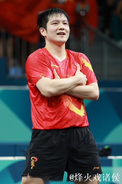 樊振东庆祝动作诠释体育精神